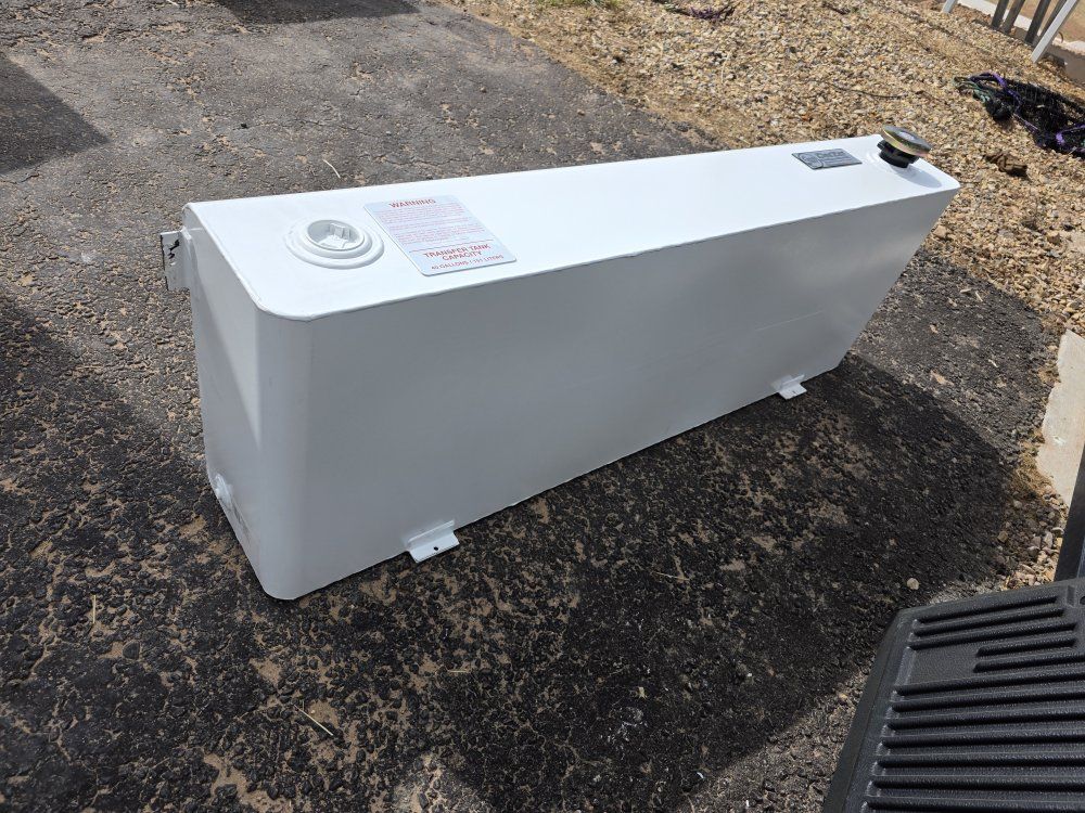 Dee Zee Specialty Series 40-Gallon Transfer Tank White Steel Auxiliary Fuel Tank