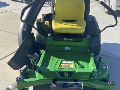 John Deer Zero Turn Lawnmower