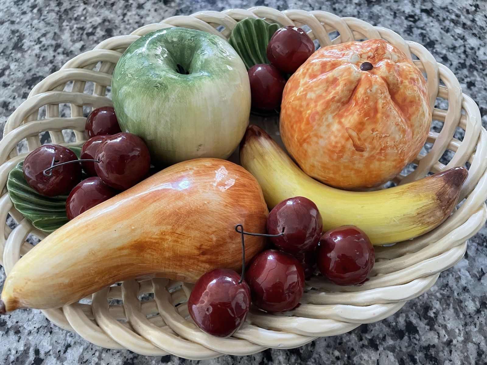 Bassano Pottery/Ceramic Basketweave 3-D Fruit Bowl Italy 11x4”