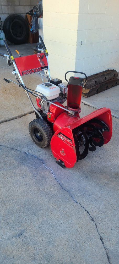 Honda HS55 Snow Blower - Dependable Gas-Powered Snow Removal