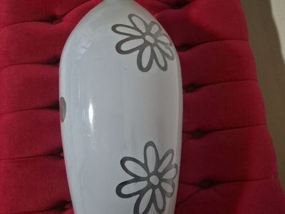 White Ceramic Vase in MINT CONDITION