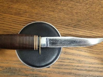 I’m selling this nice used vintage KaBar model 1200 hunting knife.