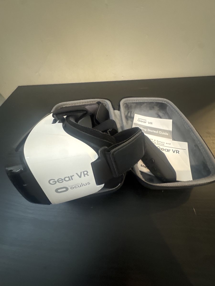 Samsung Gear VR Virtual Reality Headset powered by Oculus with Controller and Case