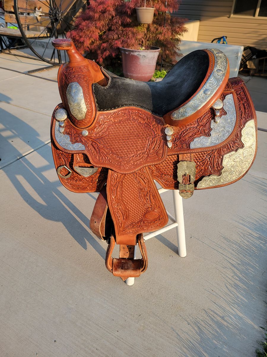 Kid's Western Show Saddle.