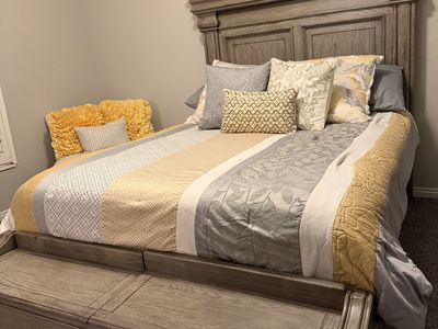 Rc Willey Queen bedroom Set