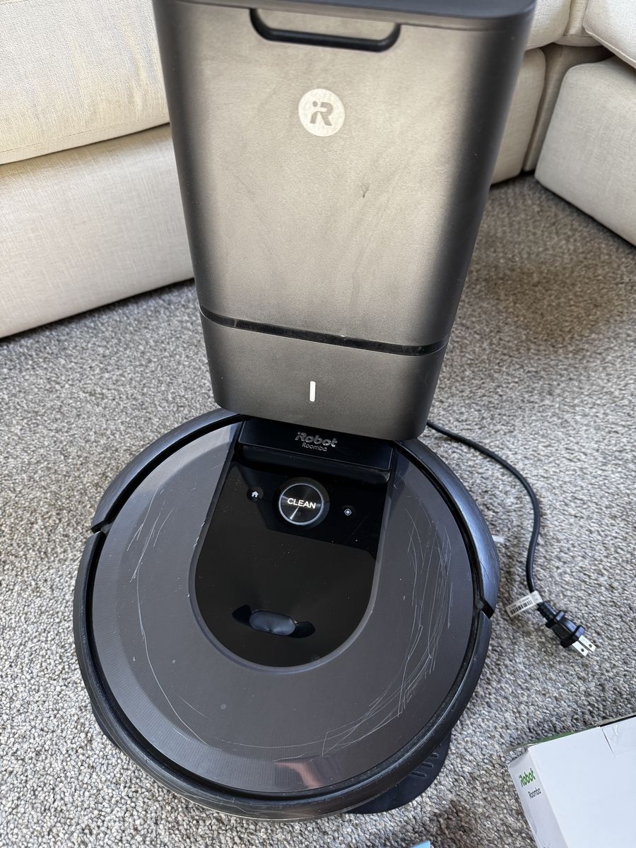 iRobot Roomba i7 with self cleaning bin and extras