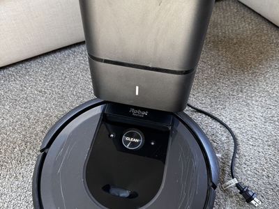 iRobot Roomba i7 with self cleaning bin and extras