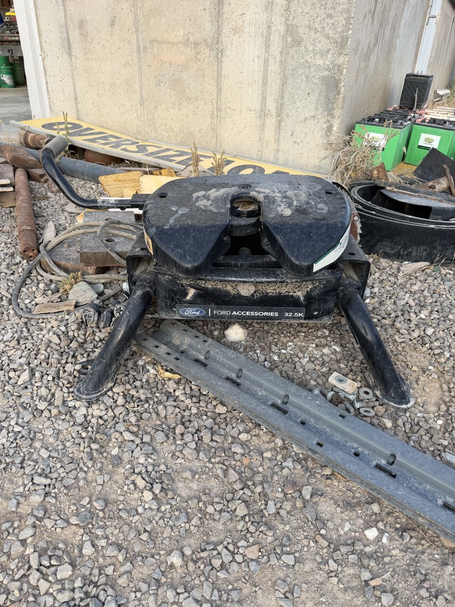 new  Ford Accessories 32.5K Fifth Wheel Hitch - Durable & Heavy-Duty for Towing