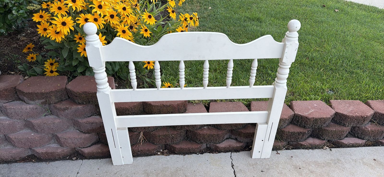 White Headboard - Wood, single bed.