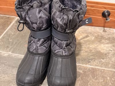 Kid's Black Camo Winter Snow Boots with Adjustable Strap