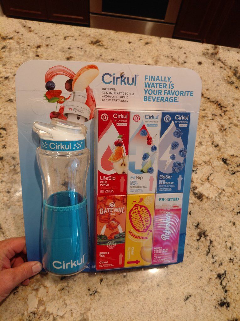 Cirkul Starter Kit - 22 oz Plastic Water Bottle, Grip Lid & 6 Flavor Sip Cartridges