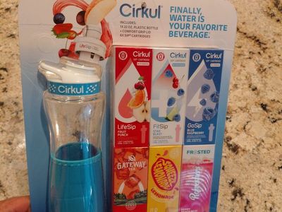 Cirkul Starter Kit - 22 oz Plastic Water Bottle, Grip Lid & 6 Flavor Sip Cartridges