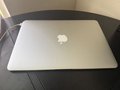 MacBook Air 13” (2015) – Works Great, Charger Included