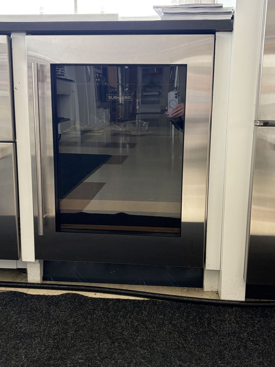 SUB ZERO 24" Designer Undercounter Beverage Center DEU2450BG/R