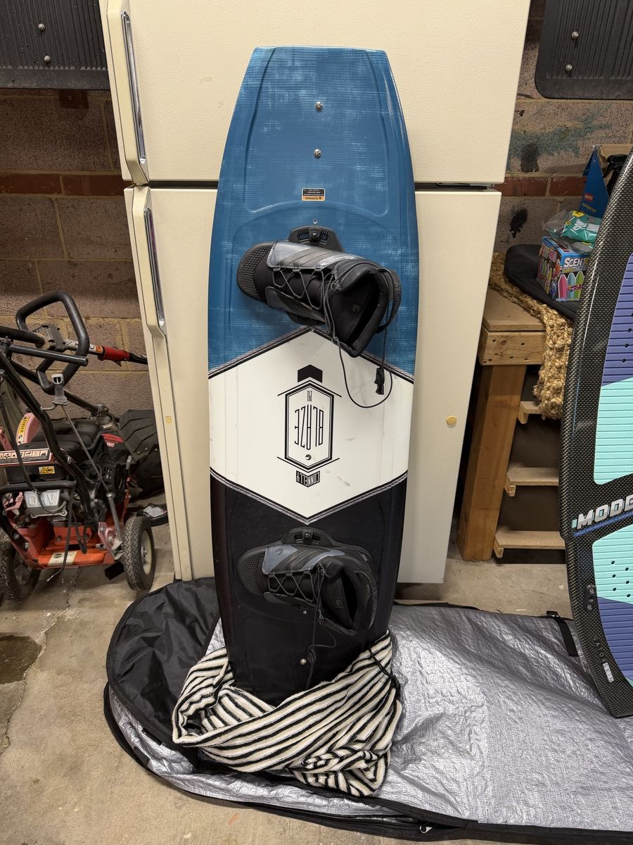 Connelly Blaze 141 wakeboard w/bindings