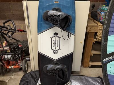 Connelly Blaze 141 wakeboard w/bindings