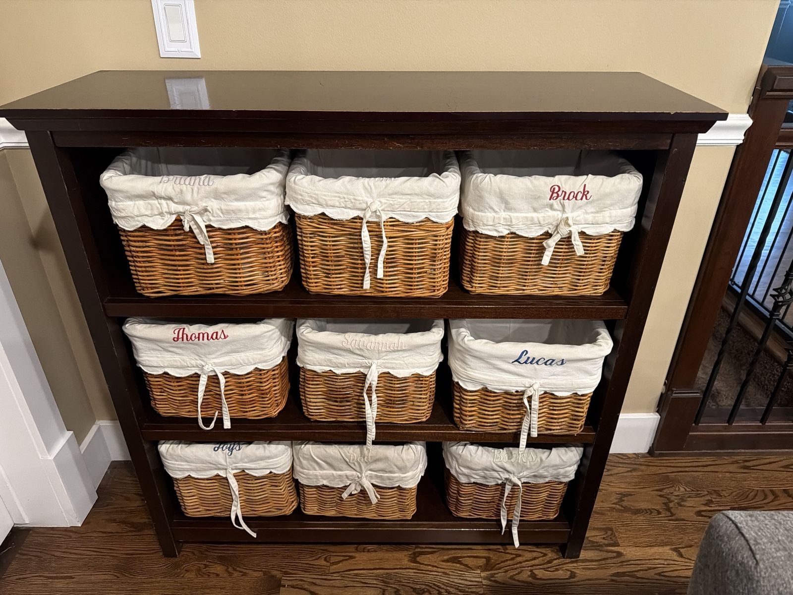 Dark Wood 3-Tier Console Table with 9 Woven Storage Baskets