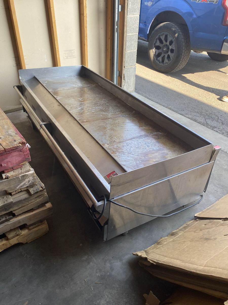 Wolf RG72C-4 Commercial Range  72 inch griddle