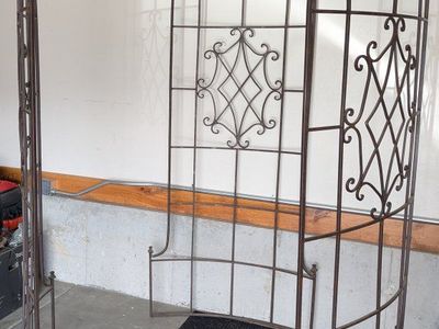 Decorative Iron Garden Arbor / Gazebo - Elegant Outdoor Structure for Climbing Plants