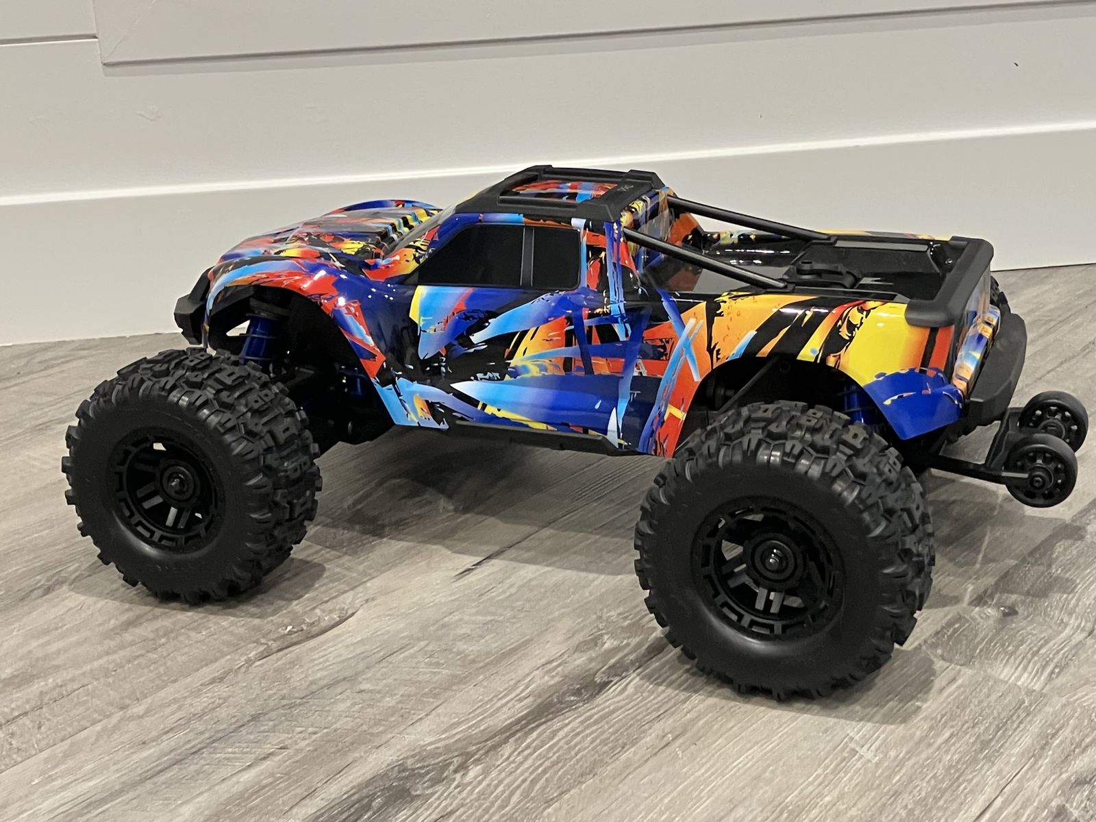 New, upgraded Traxxas Maxx V2 with new 4s battery