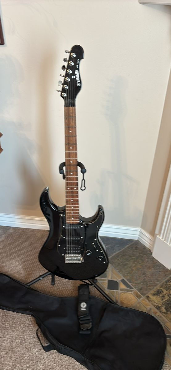 Yamaha EG112C2 Electric Guitar Black with Gig Bag and Accessories 