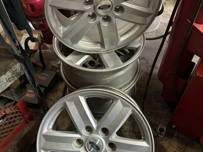 Ford F150 17 Factory Aluminum Wheels