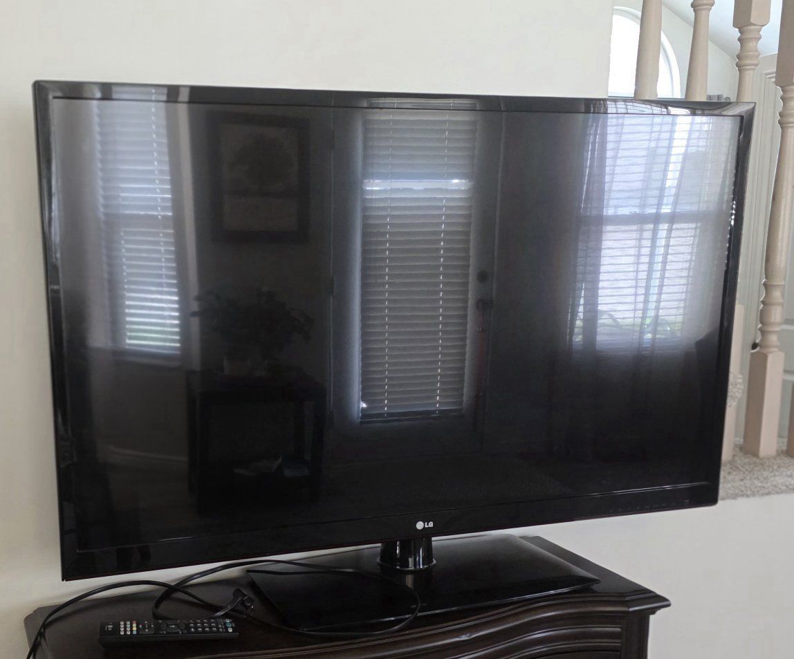 LG 47" LED Flatscreen. Excellent Condition!!!