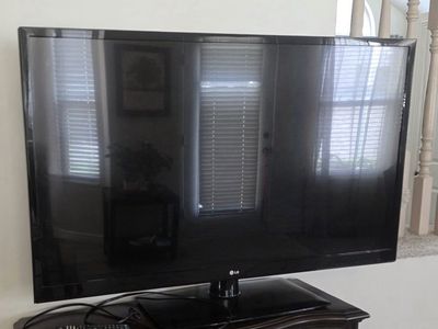 LG 47" LED Flatscreen. Excellent Condition!!!