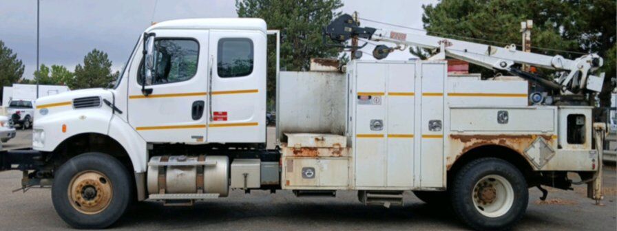2010 FREIGHTLINER M2 106 Crane Mechanics Truck