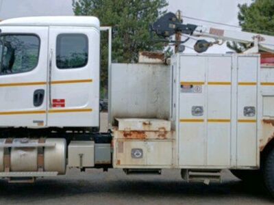 2010 FREIGHTLINER M2 106 Crane Mechanics Truck