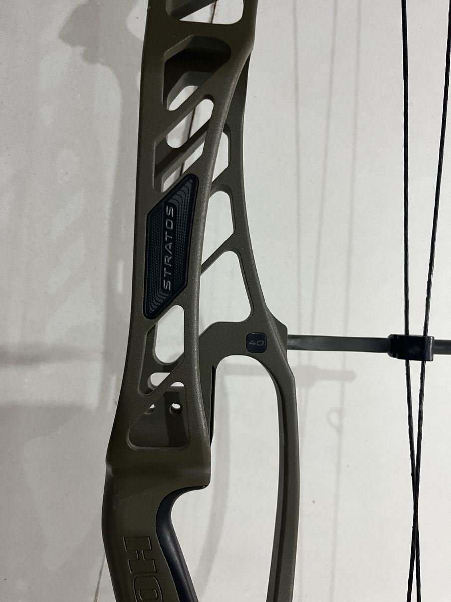 Hoyt Stratos 40.