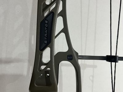Hoyt Stratos 40.