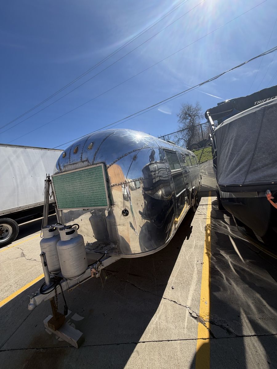 1963 airstream Landyacht, just needs a new owner!!