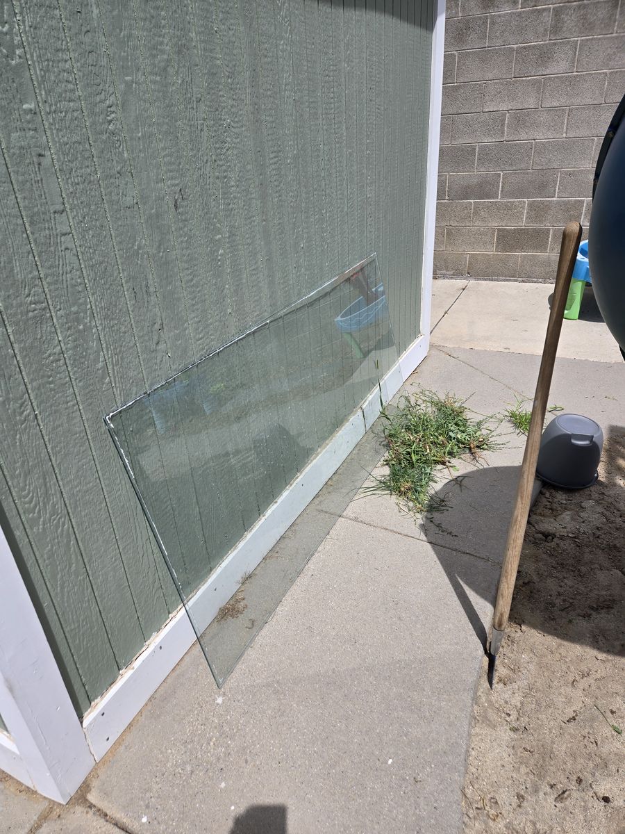 Free glass panel