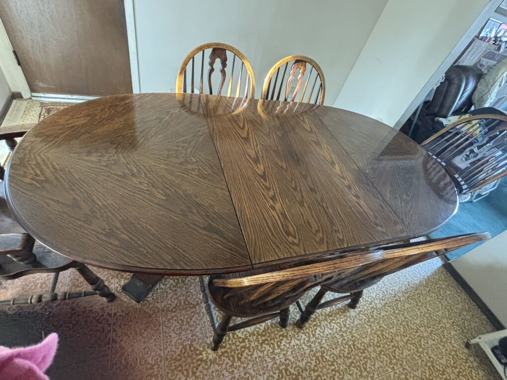 Solid Oak Table for 6 With Leaf