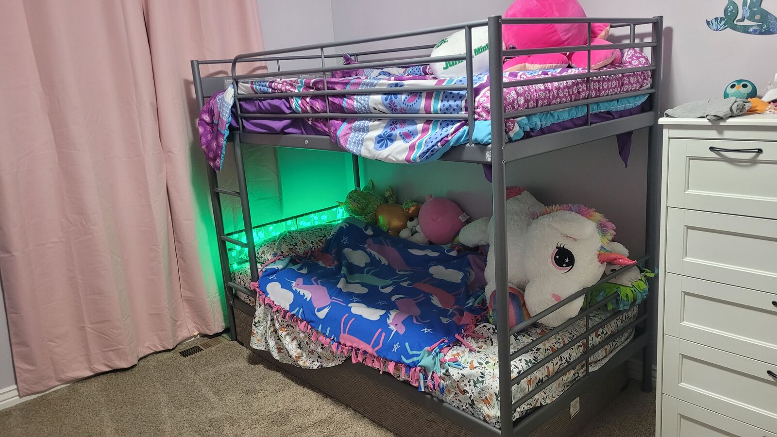 Twin bed with 2 mattresses