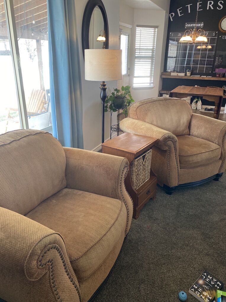 2 Ashley Chairs (Ellison /Amber)