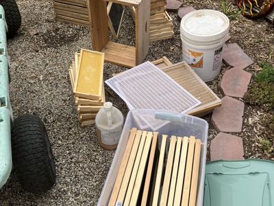 Beehive Frames And Accessories