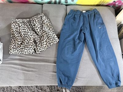 Men’s Medium Swimsuit, Sweats, 2 shirts