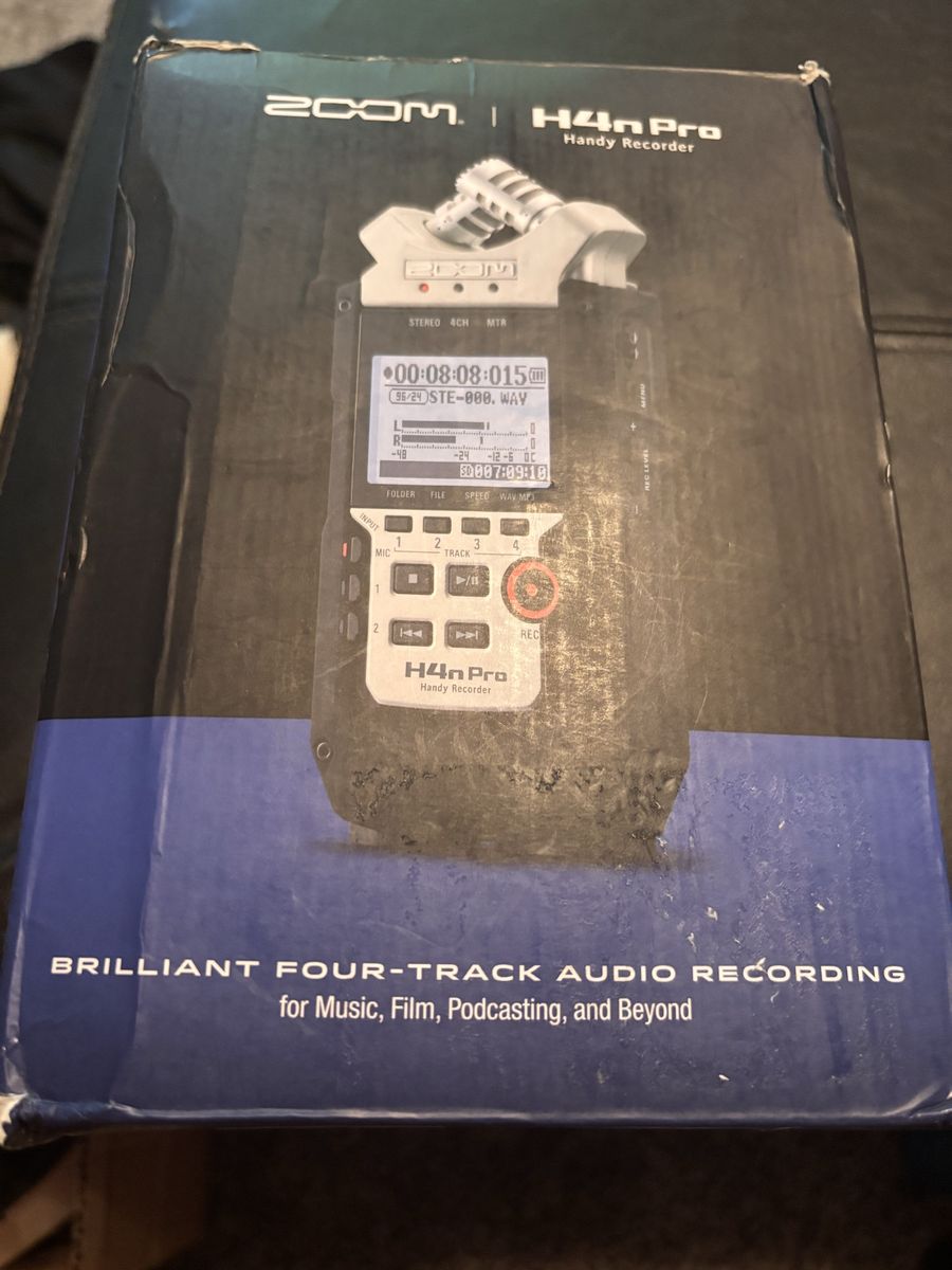 Zoom H4n Pro 4-Track Portable Handy Audio Recorder for Music, Film, Podcasting - like new