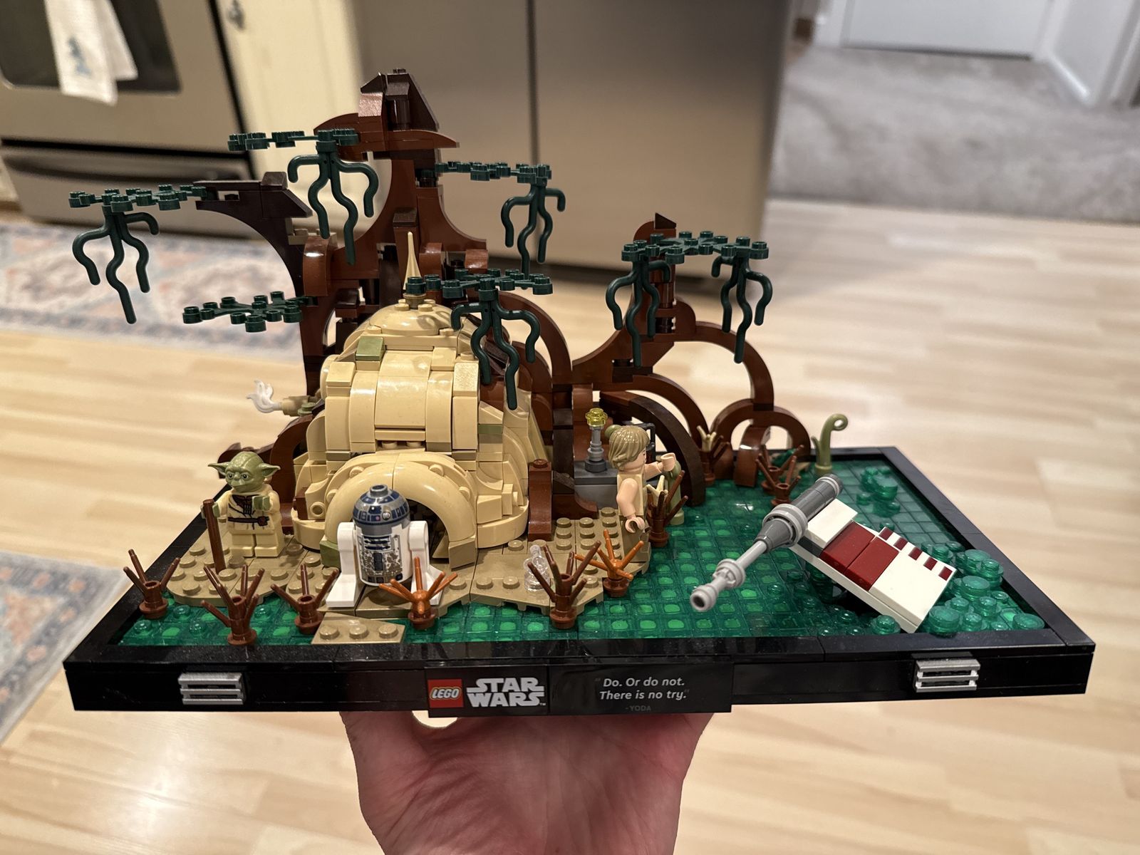 LEGO Star Wars Dagobah Jedi Training Diorama (75330) - Yoda, Luke, R2-D2