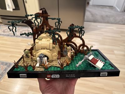 LEGO Star Wars Dagobah Jedi Training Diorama (75330) - Yoda, Luke, R2-D2