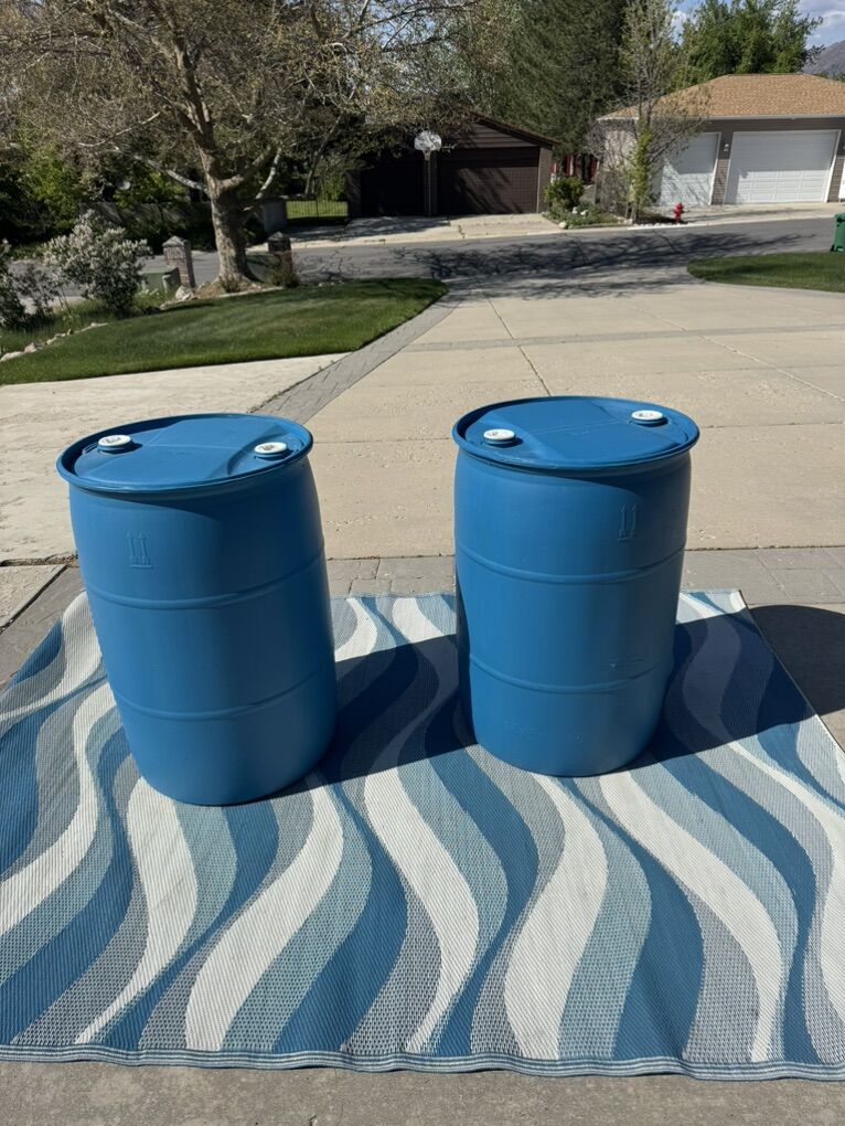 2x 55 Gallon Plastic Drum with Closed Top
