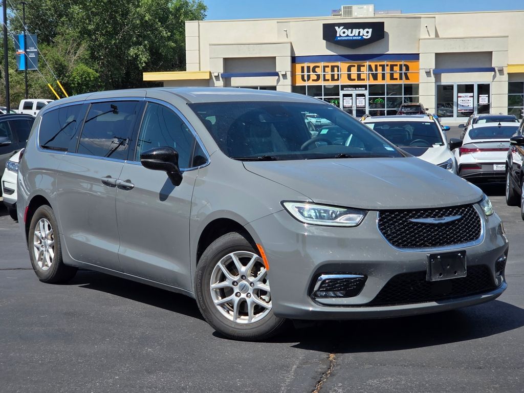 2025 Chrysler Pacifica Select