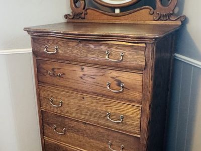 Antique 5-dawrer Dresser