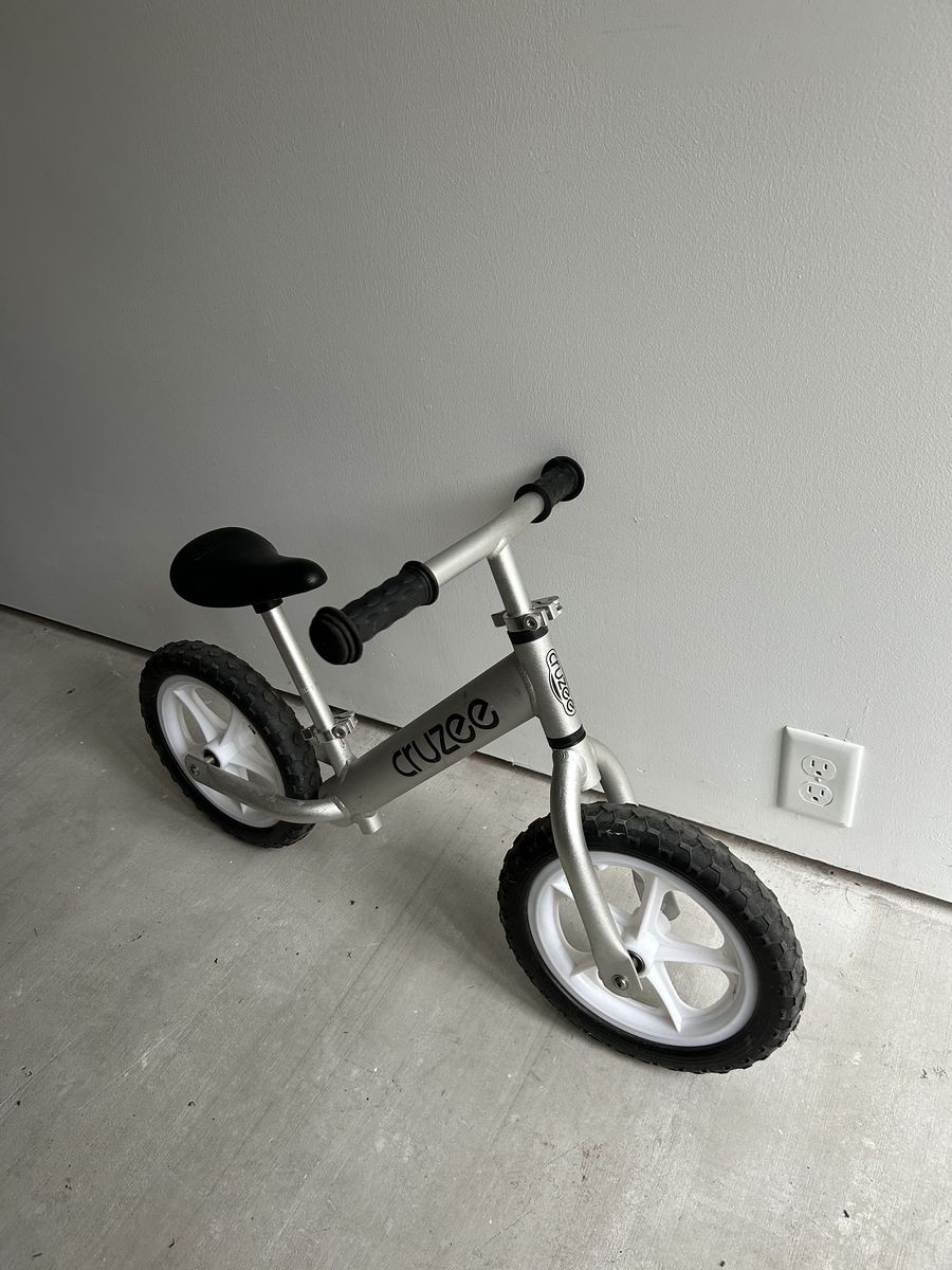 Cruzee Balance Bike