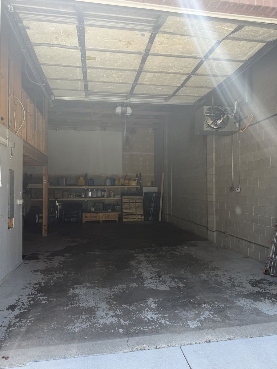 Sandy Office and Warehouse Space for Rent (1000 sqft)