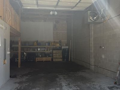 Sandy Office and Warehouse Space for Rent (1000 sqft)