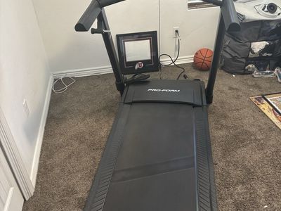 Full-size ProForm Carbon Treadmill