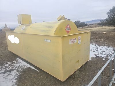 2,000 gallon fuel water chemical oil tank with pump